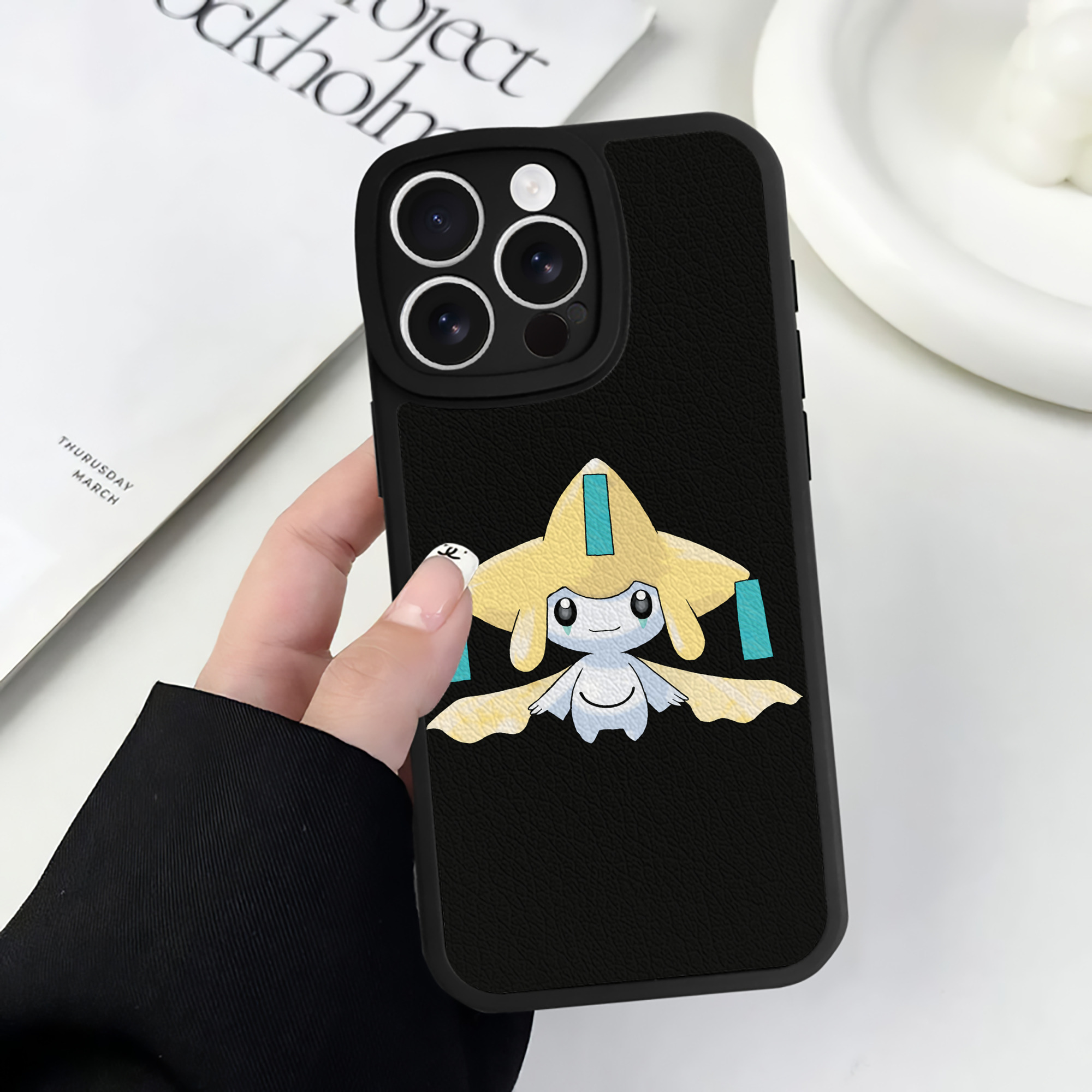 （画像用） ポケットモンスター Pokémon 【iPhone 16シリーズ対応】シリコンスマホケース（レザー調） 材質：シリコン
